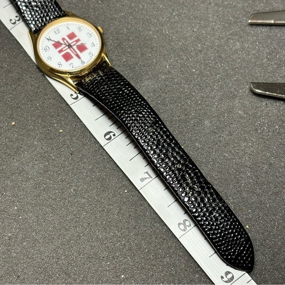 Caravelle by Bulova womens watch Gold Tone Quartz 42A51 Working With New Battery - Picture 7 of 7